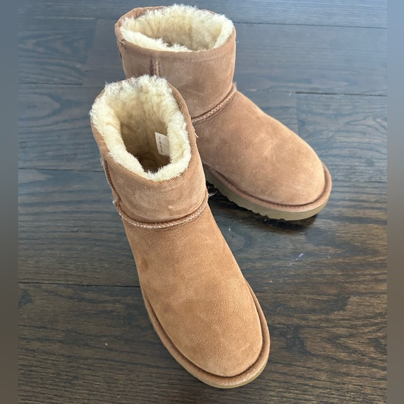 Ugg woman’s classic boot mini II size 8 - Picture 7 of 11